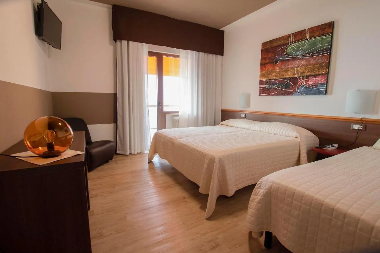 Hotel San Zeno سان زينو دي مونتانا