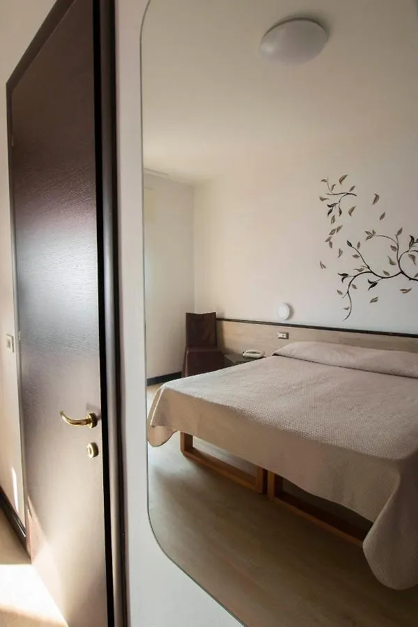 Hotel San Zeno سان زينو دي مونتانا 3*,  إيطاليا