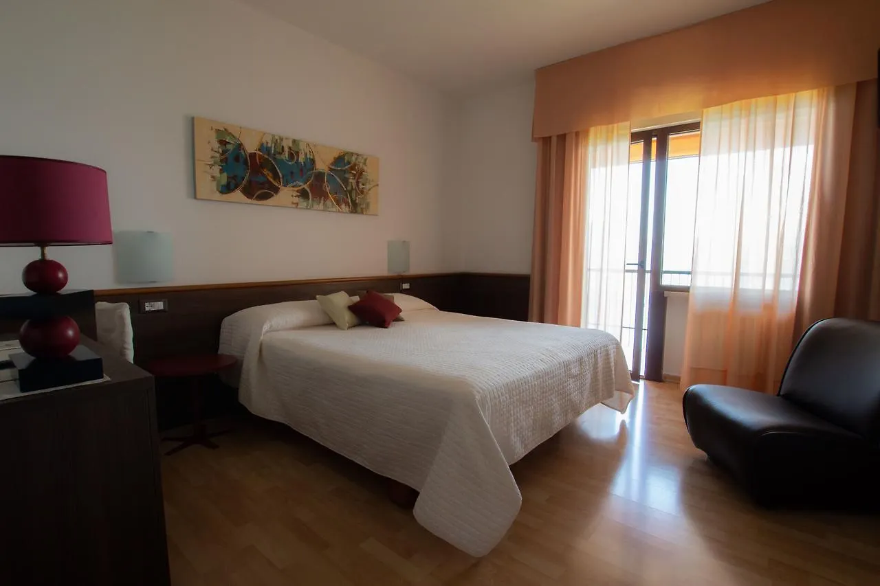 Hotel San Zeno سان زينو دي مونتانا