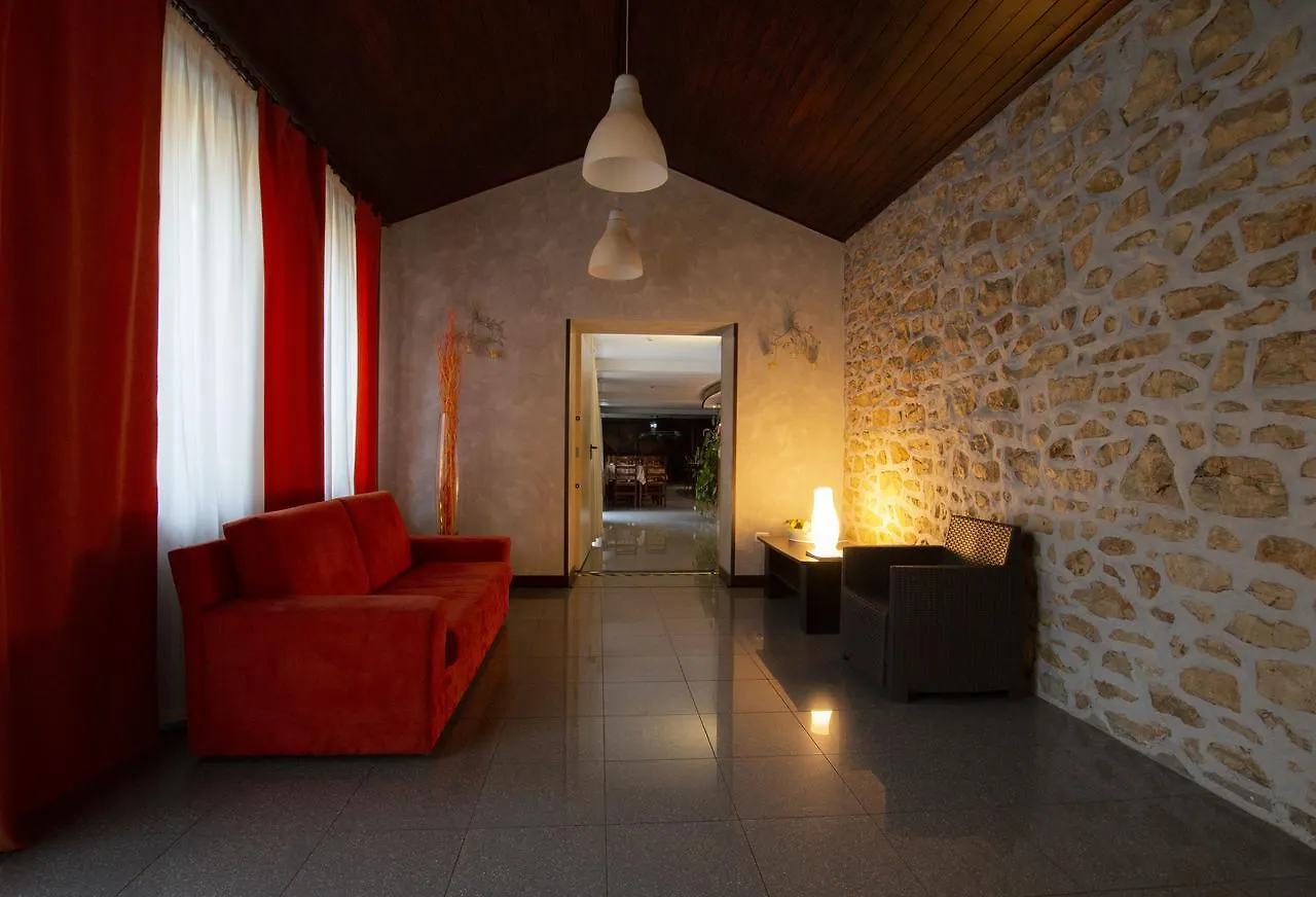 Hotel San Zeno سان زينو دي مونتانا